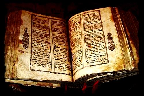 グリモワール、魔術書の総称。その内容や歴史、主な書物 - waqwaq